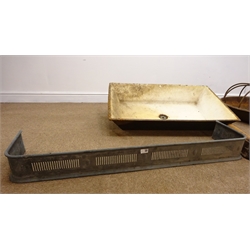  Circular cast iron pig trough (D90cm) a large rectangular cast iron basin and two fenders (4)  