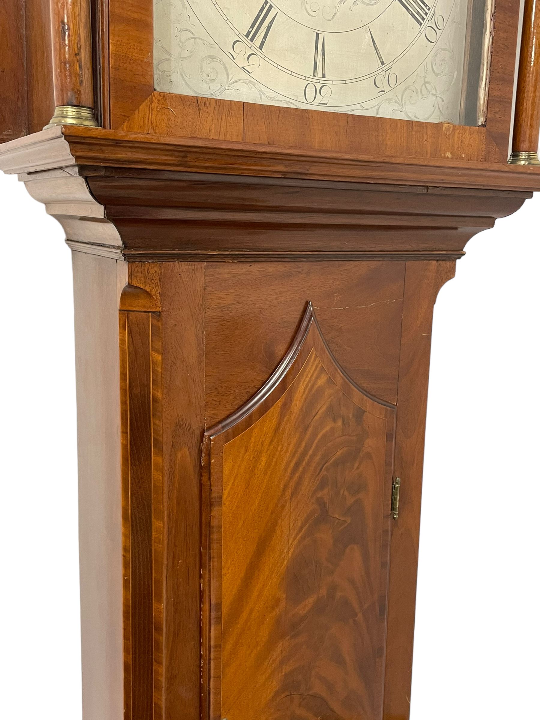 Robert Dalgliesh of Falkirk – Early 19th century 8-day mahogany longcase clock with a break arch pediment and conforming hood door, hood with flanking turned pilasters and brass capitals, trunk with canted corners and spire topped door, on a rectangular plinth with applied shaped skirting, silvered sheet break arch dial with engraving to the spandrels and arch, Roman numerals, five minute Arabic’s and matching steel hands, calendar aperture and seconds dial, with a recoil anchor escapement, rack striking movement, striking the hours on a Bell. With weights and pendulum.