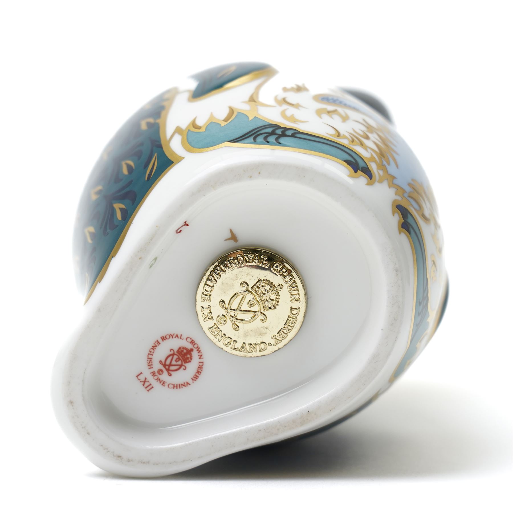 Three Royal Crown Derby paperweights, comprising Puffin with gold stopper, Rockhopper penguin with gold stopper, and Penguin and Chick with gold stopper, two with boxes (3)
