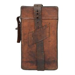 Cartridge magazine carrying case in leather, with five partitions with adjustable belts, the lid lined in green felt, with key, H23cm, L32cm, D13cm