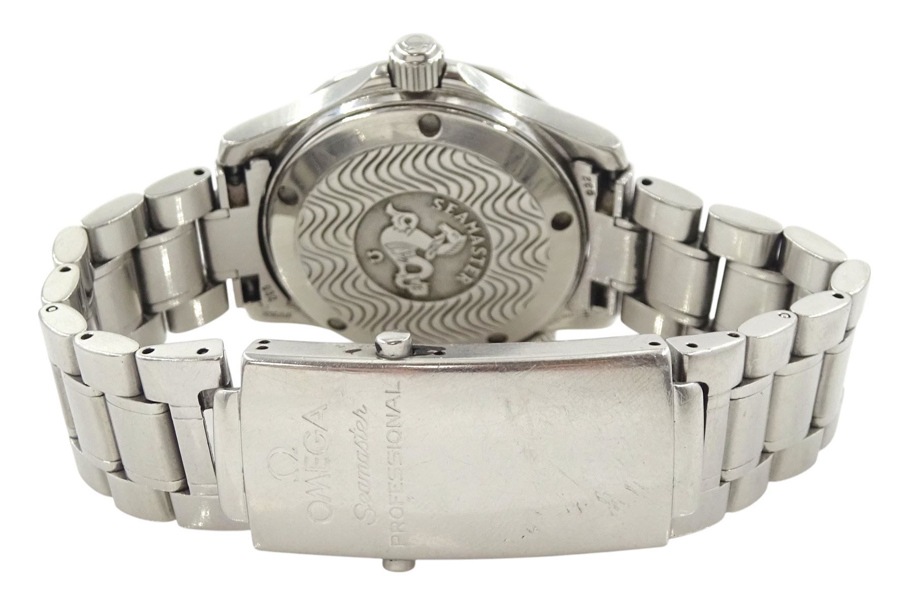 Omega Seamaster Professional 300m gentleman's stainless steel quartz wristwatch, 196.164, black wave dial, with luminous arrow markers and date aperture, on stainless steel bracelet, with Omega fold-over clasp, boxed, with additional link