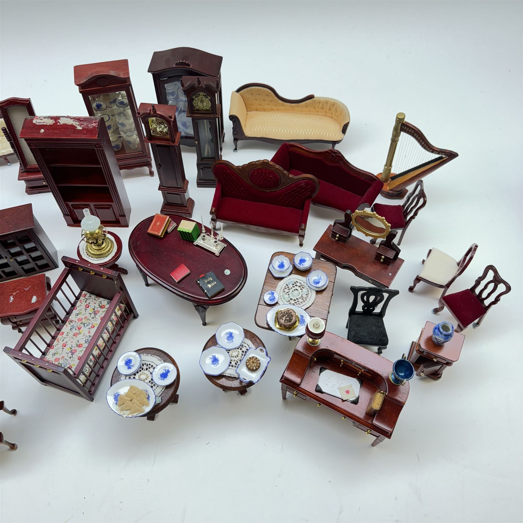 Collection of 1:12 scale dolls house furniture and accessories - Toys & Models