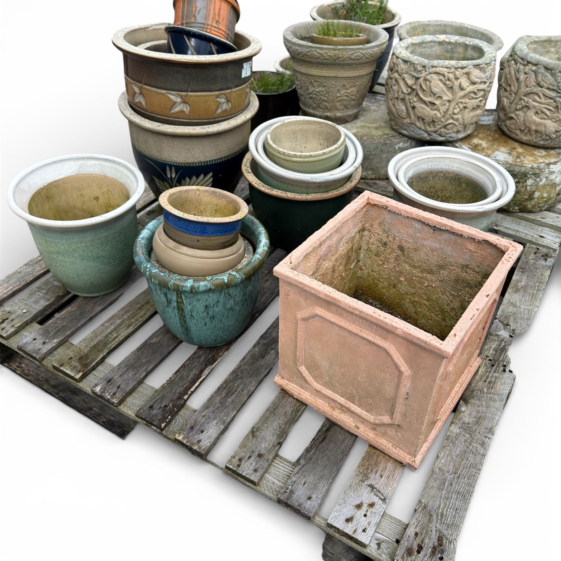 Large collection of plant pots (24)