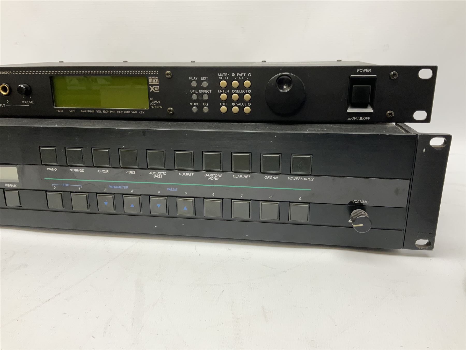 Kurzweil Ensemble Expander model 1000EX serial no.88070661; and Yamaha MU100R tone generator serial no.NP01899; both with leads (2)