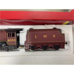 Hornby ‘00’ gauge - Class N15 4-6-0 ‘Sir Dinadan’ locomotive no.795 in SR green; Coronation Class 7P 4-6-2 ‘Duchess of Sutherland’ locomotive no.6233 in LMS maroon; Class 7P 4-6-2 ‘The Princess Royal’ locomotive no.6200 in LMS maroon; Class A4 4-6-2 ‘Mallard’ locomotive no.60022 in BR green; in original boxes (4) 