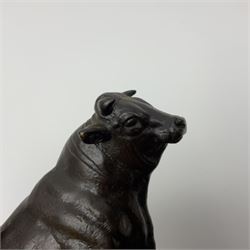 After Antoine-Louis Barye, bronze figure of a bull, upon a rectangular base, H10cm 