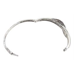 18ct white gold round brilliant cut and baguette cut diamond hinged bangle, stamped 750, total diamond weight approx 2.70 carat