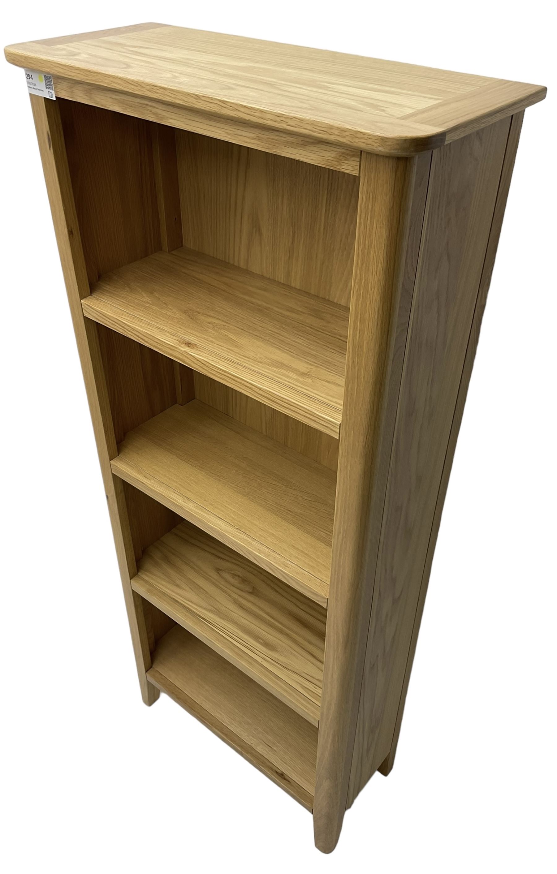 Contemporary light oak open bookcase, fitted with three shelves, on tapering supports
