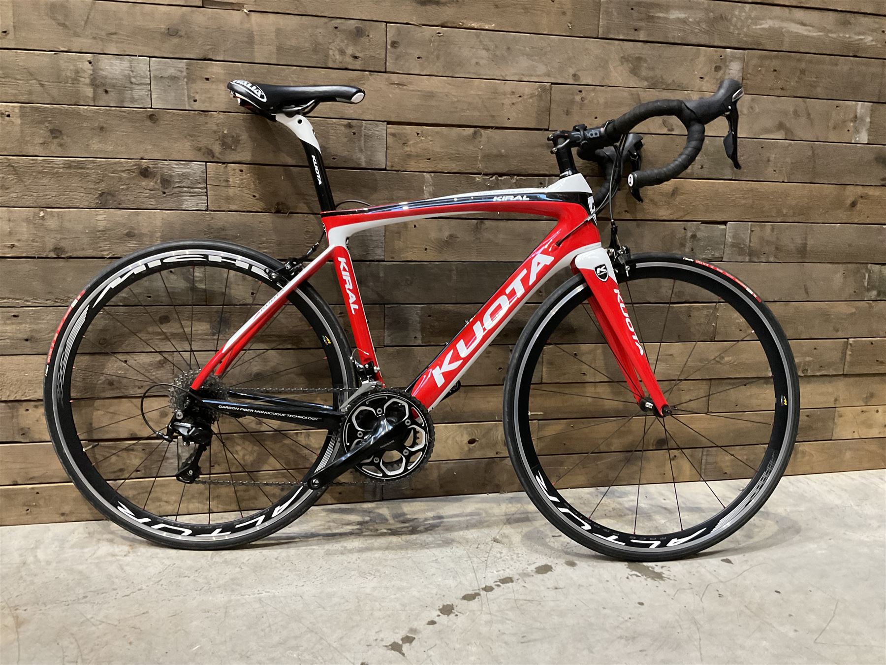 Kuota Kiral carbon fibre road bike, 22 speed