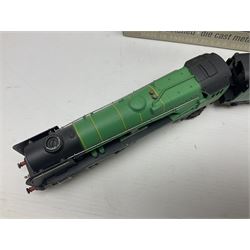 Wrenn '00' gauge - Rebuilt Bulleid Pacific 4-6-2 locomotive 'Lyme Regis' No.21C109 in SR Malachite Green; boxed with instructions
