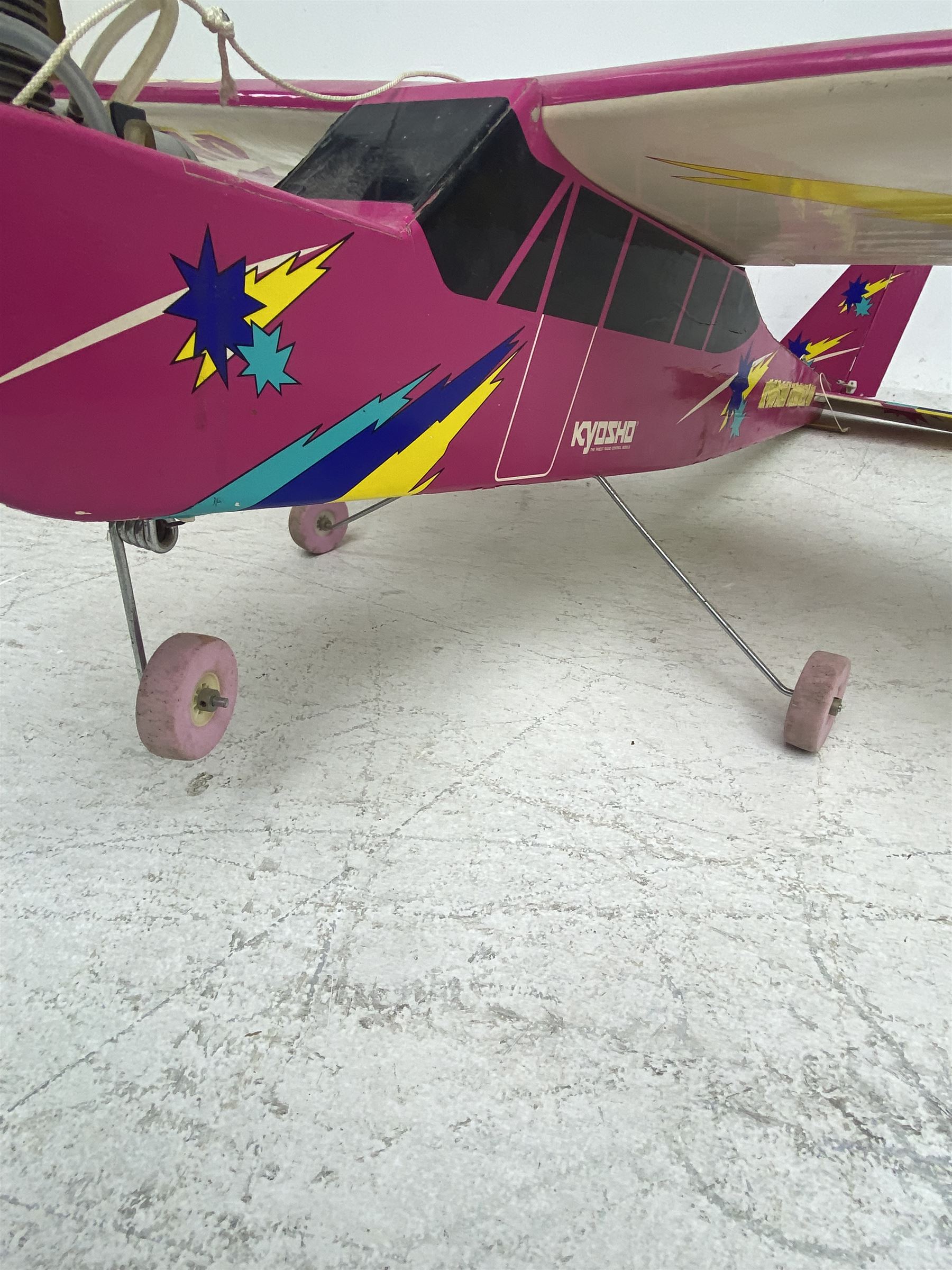 Kyosho Trainer 40 remote control aeroplane, L120cm, W161cm