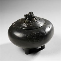 Japanese Meiji period covered vessel, the cover formed with two crabs and the surround decorated with fish, character signature to base, H12cm