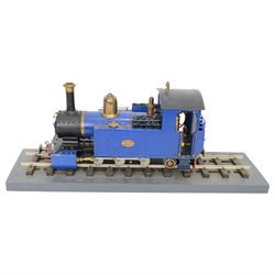 Roundhouse Gauge 1 live steam 0-6-2 tank locomotive, in blue livery, on wooden plinth