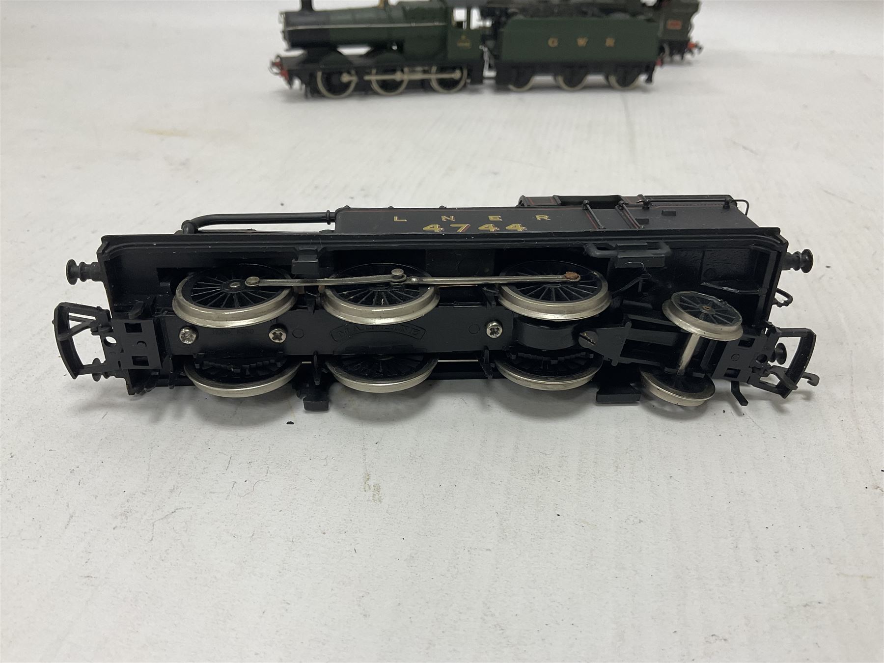 Mainline Railways ‘00’ gauge - Class J72 0-6-0T no.581 in LNER green; Class 43XX 2-6-0 no.2358 in GWR black; Class 2251 0-6-0 locomotive and tender no.3205 in GWR green; Class N2 0-6-2T no.4744 in LNER black; Class 56XX 0-6-2T locomotive; one plain 0-6-0 Tank locomotive (6) 