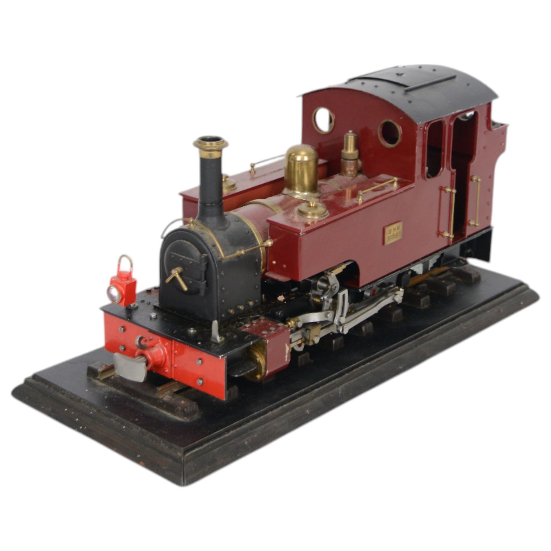 Roundhouse Gauge 1 live steam 0-6-4 tank locomotive, with two serial numbers Roundhouse 080905C and Roundhouse 140605, in maroon livery 