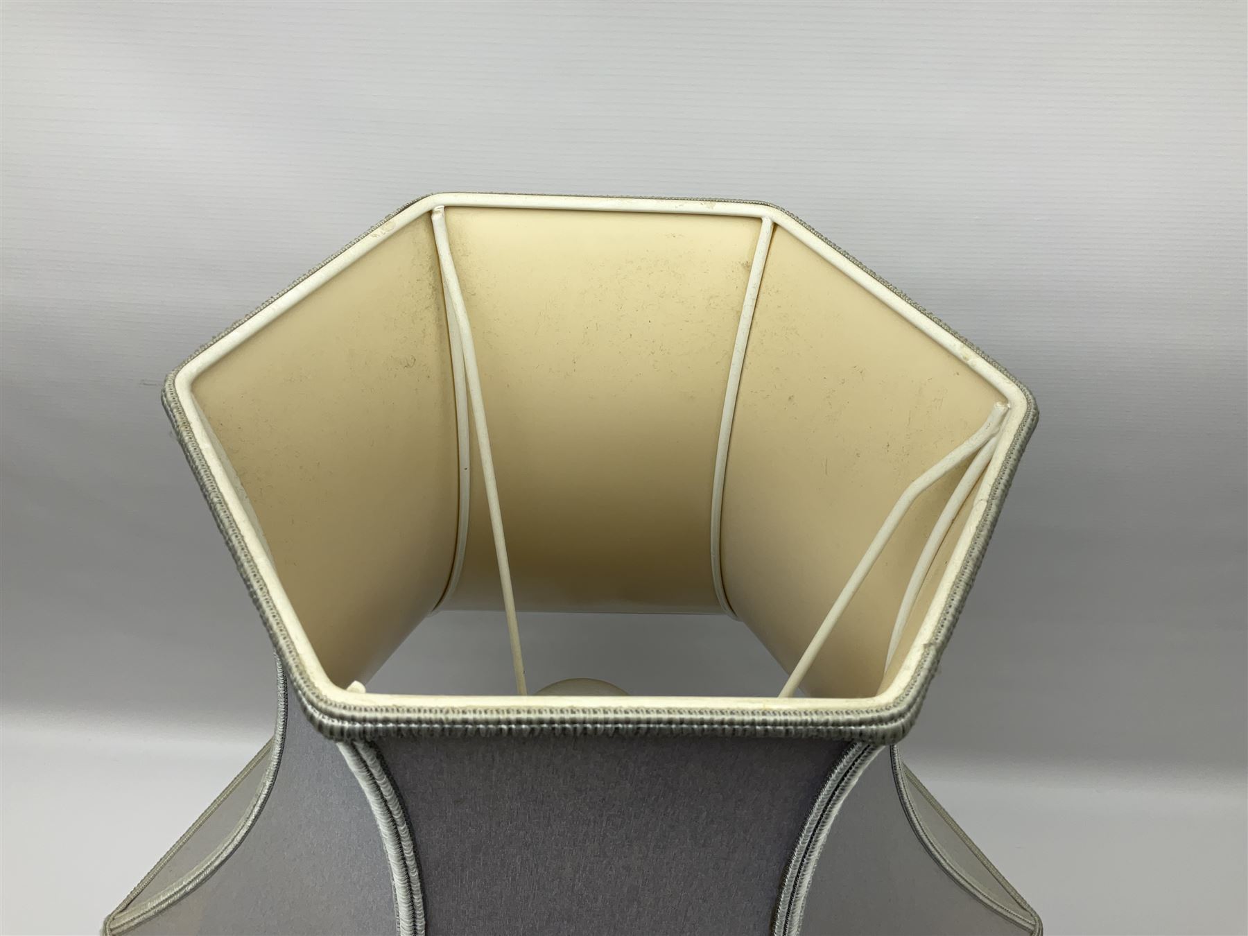 Chinese blue and white table lamp of baluster form, decorated with birds and floral displays, on hardwood base with shade, H78cm