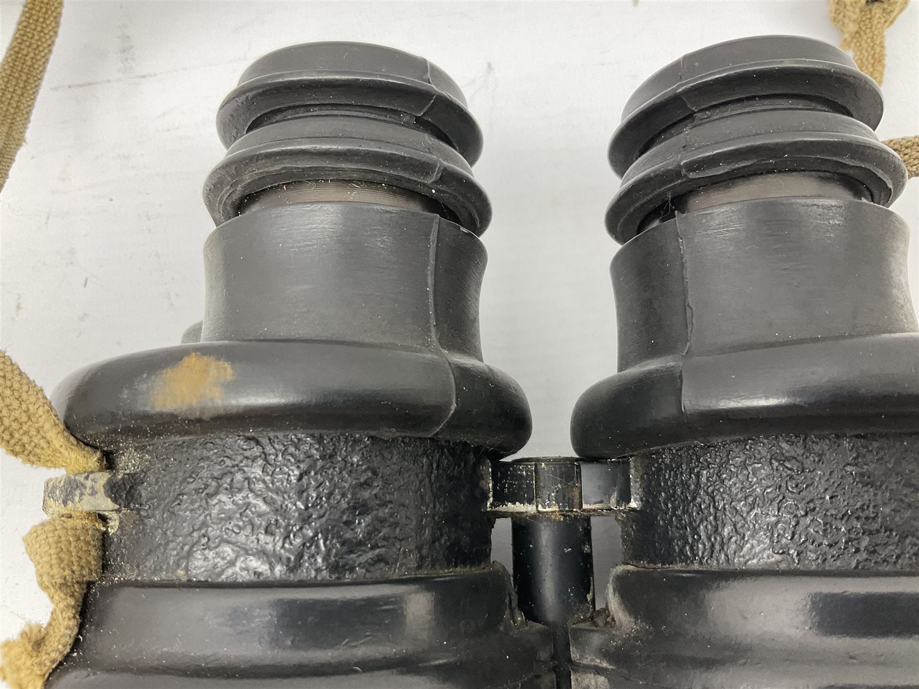 Pair of WWII German U-boat binoculars probably 7 x 50 by Leitz, with rubber eye piece protector covers and leather case stamped with Kriegsmarine mark to the lid and dated 1944, with leather strap.