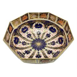 Royal Crown Derby Imari bowl of octagonal form, decorated in the 1128 pattern, with printed makers mark and date cypher for 1891 - 1921 beneath, D18cm