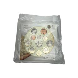 The Royal Mint United Kingdom 2009 brilliant uncirculated eleven coin  baby gift set, including Kew Gardens fifty pence, in card folder