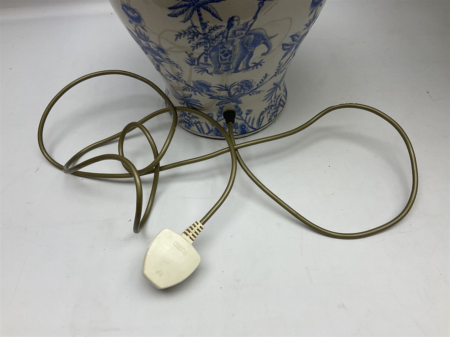 Modern pierced oriental white ceramic vase shaped table lamp, together with a blue and white baluster shaped example decorated with figures upon elephants, both with shades, tallest H83cm incl shade
