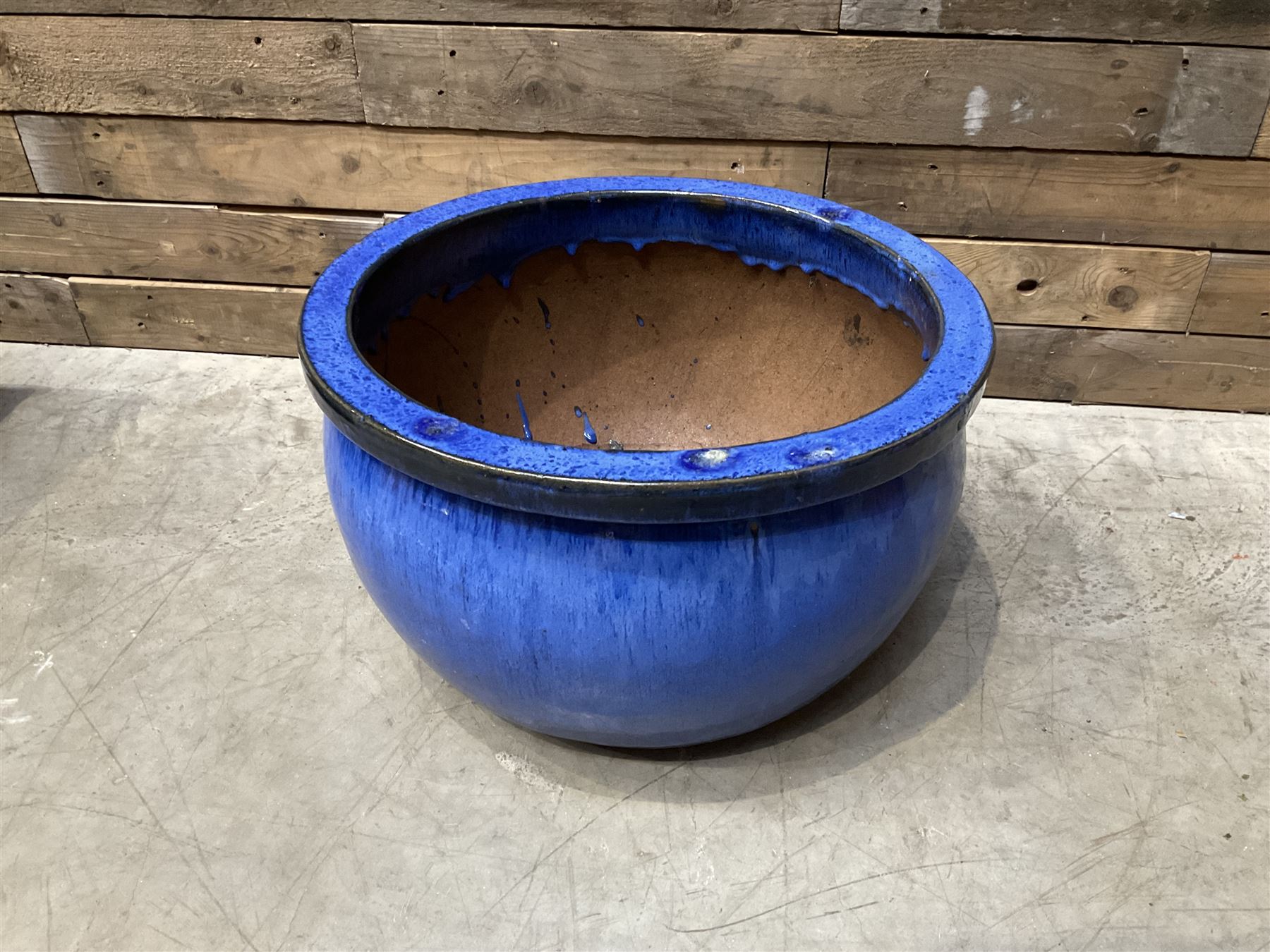 Cast iron cauldron set pot with 2 terracotta chimney pots and 2 terracotta planters,