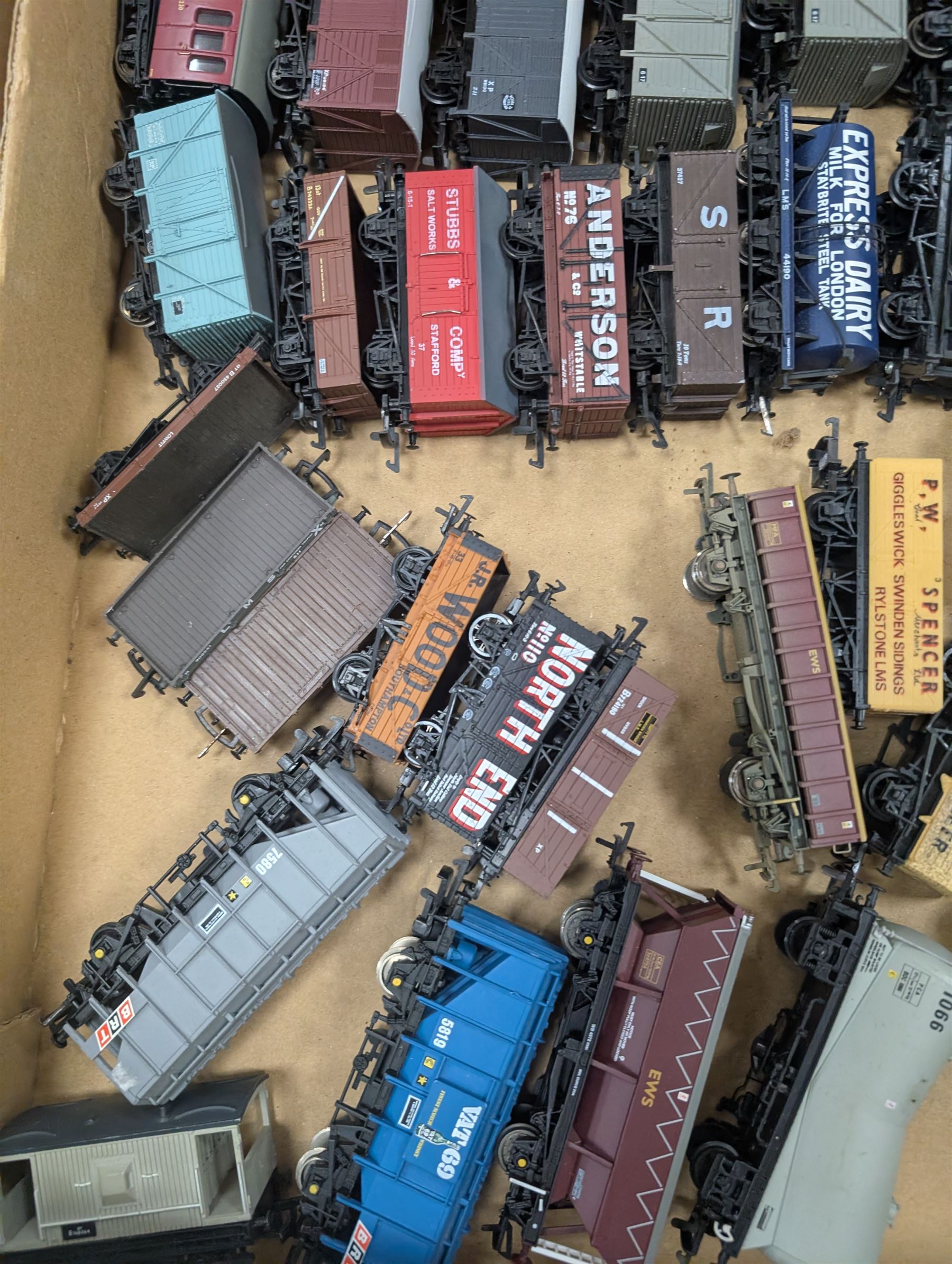 Collection of '00' gauge goods wagons, including Dapol and Bachmann examples