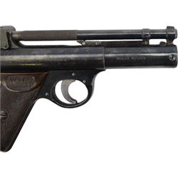 Webley Senior .22 air pistol, batch 209, the air chamber marked The Webley Senior, made in England, Webley & Scott Ltd Birmingham 4, Webley Patent, with checkered grip, H14cm, L19cm, together with book Webley Air Pistols; their history and development by Gordon Bruce 