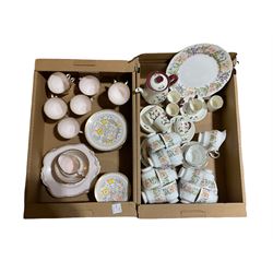 Paragon tea wares decorated in the 'Coun