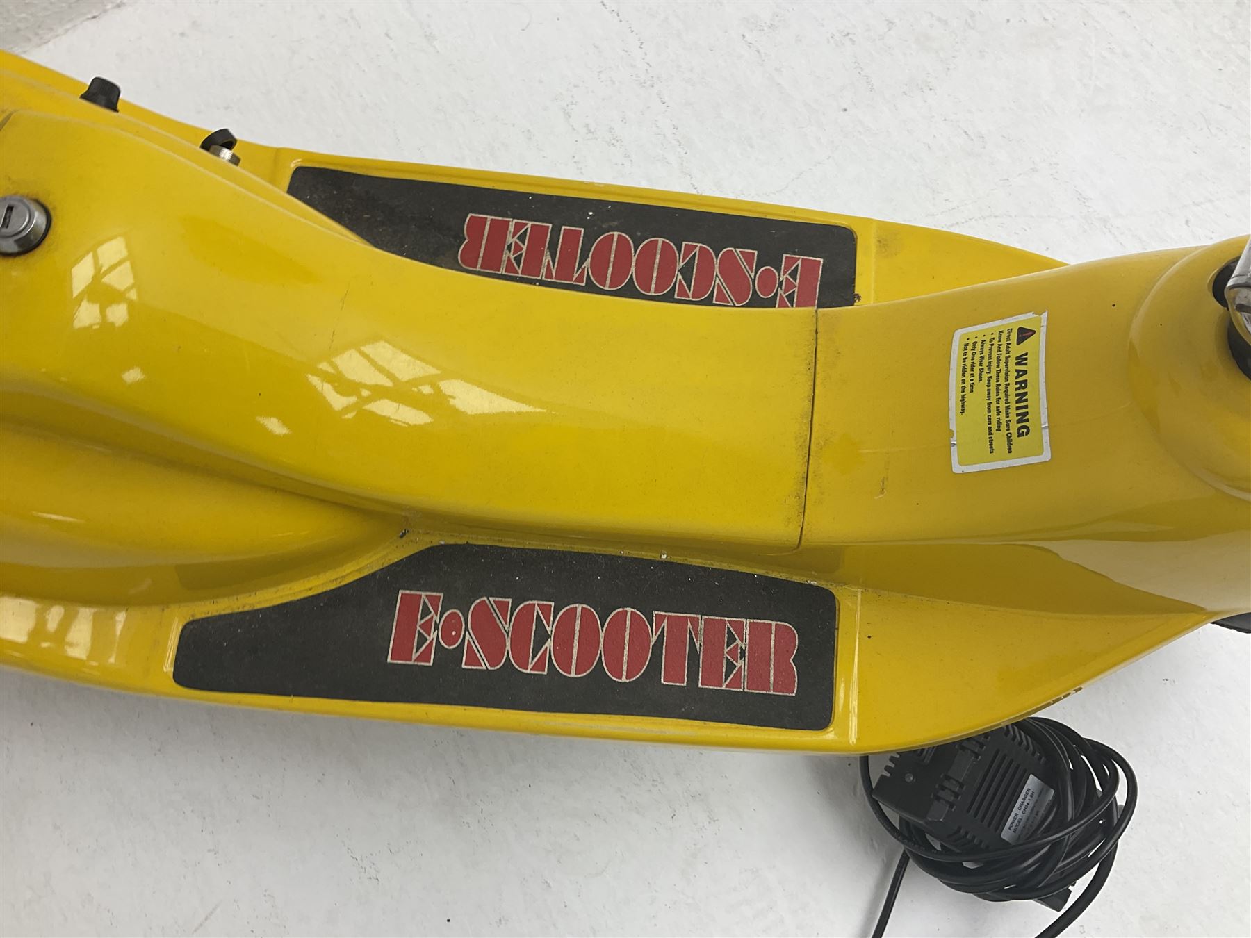 E-Scooter yellow electric 2-wheel scooter with seat and charger L106cm