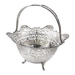  Silver basket open fretwork decoration with handle by Viner's Ltd, Sheffield 1940, approx 14oz  