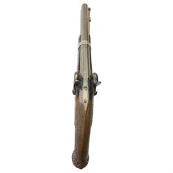 19th century double-barrelled percussion pistol, with over and under, barrels,backward spring locks, engraved with floral motifs, chequered wooden grip with engraved butt cap, side of the barrels ramrod holder, L37cm