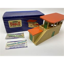Hornby Dublo - six D1 accessories comprising Turntable; Through Station with separately boxed Platform Extension with Wall; Signal Cabin with orange roof and two packs of station names; Level Crossing; and Island Platform; all boxed (6)