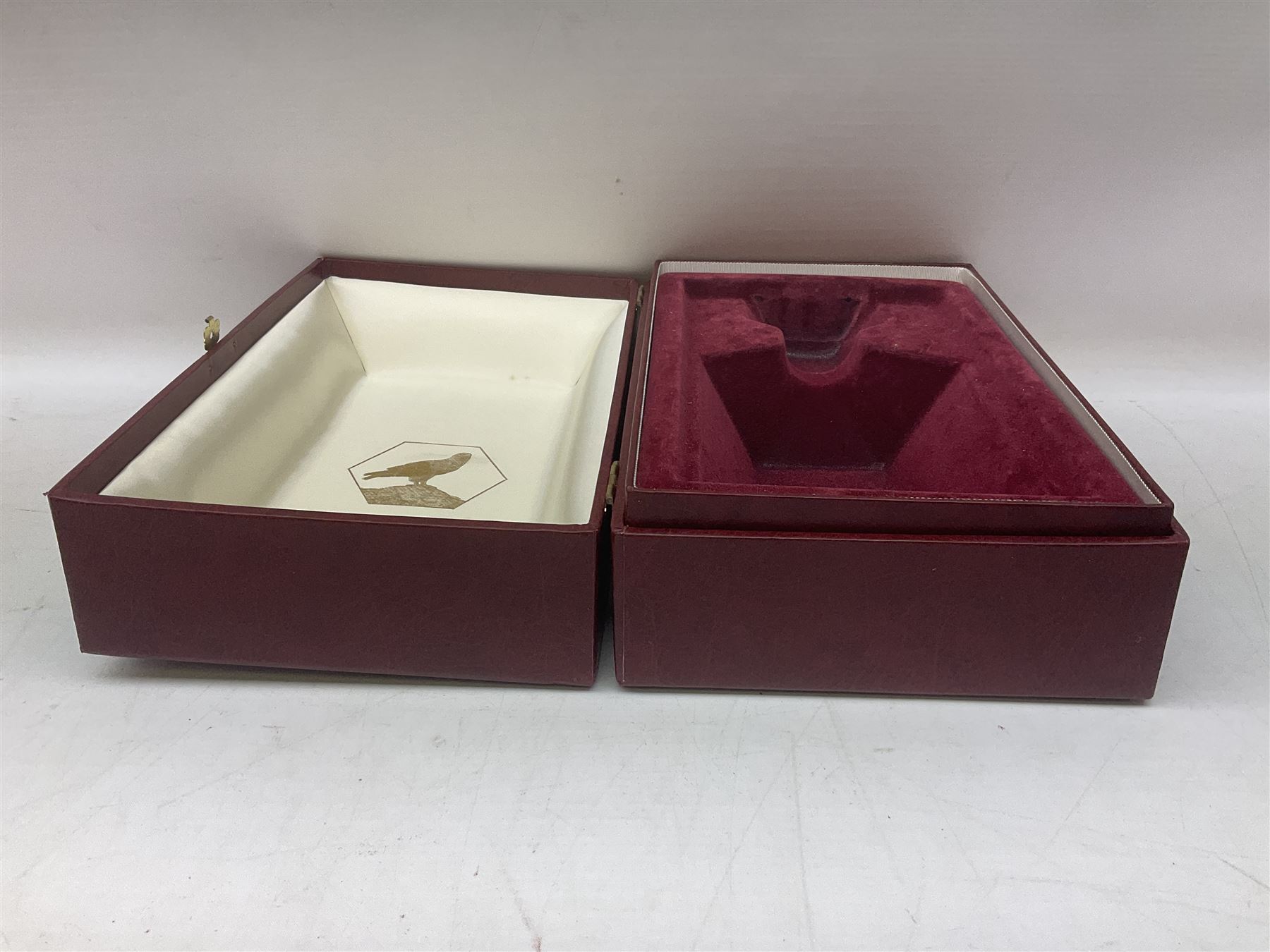 Gordon Highlander Single Malt Scotch whisky, 1l 43% vol, in ceramic decanter and original lined presentation box together with another similar box