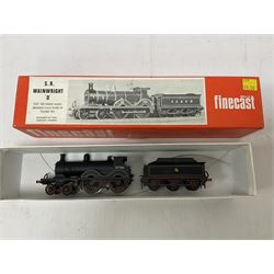 ‘00’ gauge - two kit built locomotive and tenders comprising SR Wainwright Class C 4-4-0 no.115 finished in SE&CR green; SR Wainwright Class D 4-4-0 no.31750 finished in BR black; both with Wills Finecast boxes (2) 