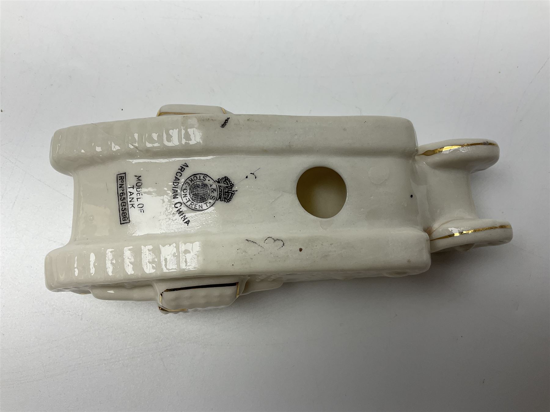 Ten WW1 crested china military models of tanks and field guns; various makers including Goss, Grafton China, Arcadian China, Savoy China etc; various crests including Portsmouth, Brighton, Pendleton, Paignton, Cowes, Flamborough etc (10)