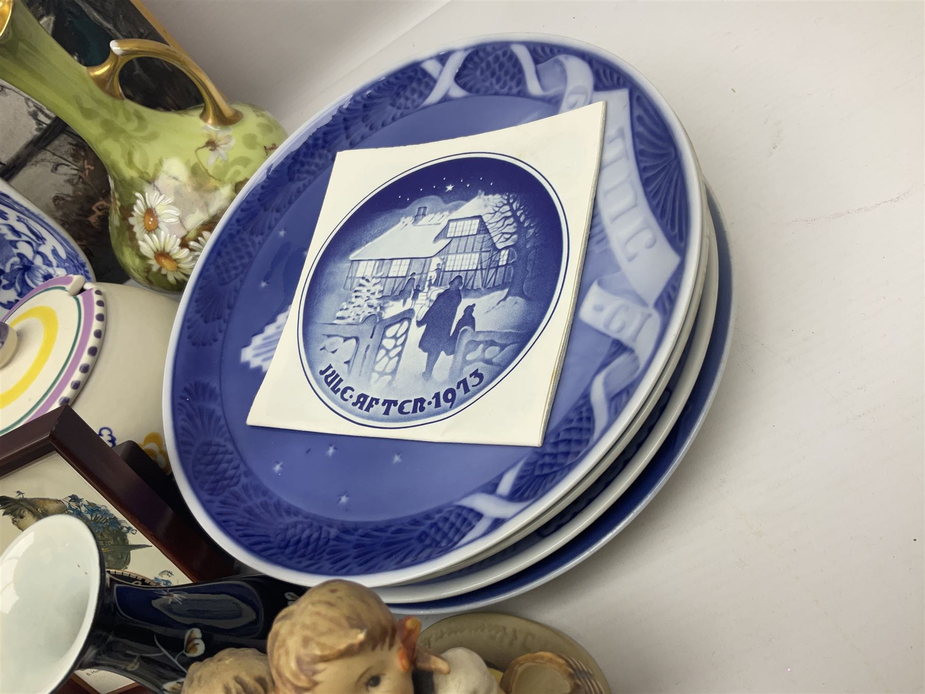 Copeland Spode Italian pattern dish, together with five hummel figures, Royal Worcester trinket dish and other ceramics 