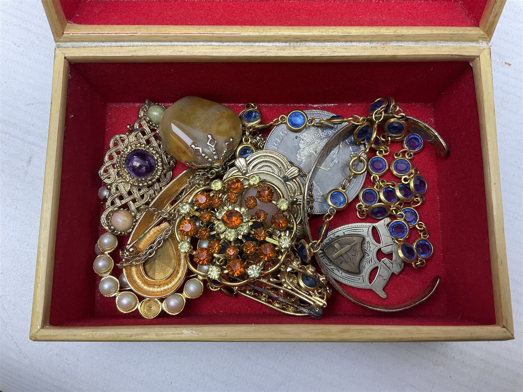 9ct gold bangle, hallmarked, pair of Pandora silver infinity earrings, 9ct gold stone set studs, other silver jewellery, costume jewellery, Stratton compact mirror and a Vincenza glass basket