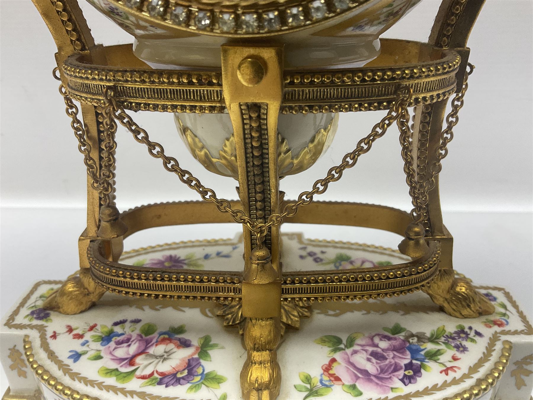 Franklin Mint; Marie Antoinette flowers of Versailles clock, H42cm