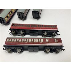 Hornby Dublo - fourteen passenger coaches including Southern Suburban Stock, Gresley Stock, Stanier Stock etc; and TPO Mail Van; all unboxed (15)