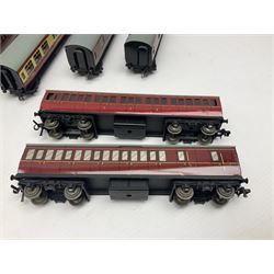 Hornby Dublo - fourteen passenger coaches including Southern Suburban Stock, Gresley Stock, Stanier Stock etc; and TPO Mail Van; all unboxed (15)