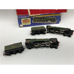 Hornby Dublo - two-rail 2220 Castle Class 4-6-0 locomotive 'Denbigh Castle' No.7032 in wrong blue striped box; and Rebuilt West Country Class 4-6-2 locomotive No.34005 in part box (2)