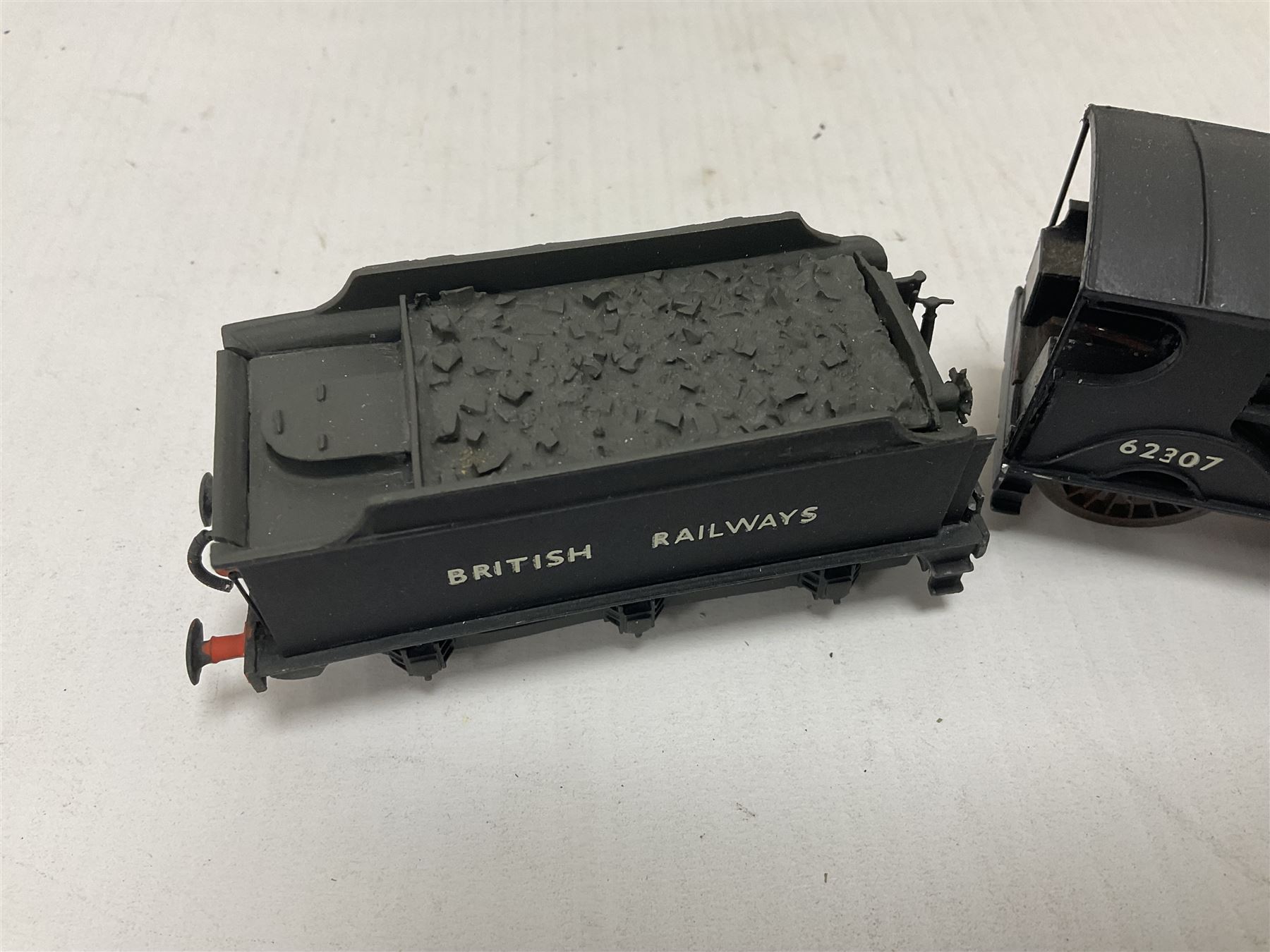 ‘00’ gauge - two kit built steam locomotives and tenders comprising GCR/LNER Class D6 4-4-0 Pollitt Passenger Engine no.2106 finished in LNER black with DJH Models box; Class D9 4-4-0 ‘Queen Mary’ no.62307 finished in BR black (2) 