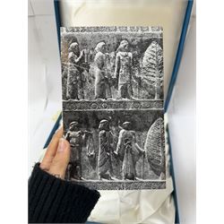 Spode The Imperial Plate Of Persia, commemorating 2500 years of Persian monarchy, limited edition of 10,000, in original box, D27cm