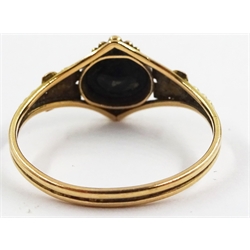 Gold Kambaba jasper ring and an Edwardian gold amethyst and seed pearl bar brooch, both 15ct