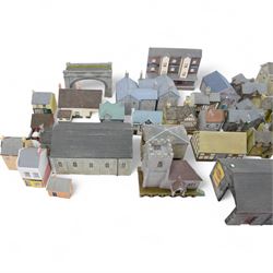 Fifty-two 00 gauge model railway trackside buildings, comprising forty-two Hornby Skaledale examples and ten Bachmann Scenecraft examples, including pubs, cottages, bridges, etc, all unboxed