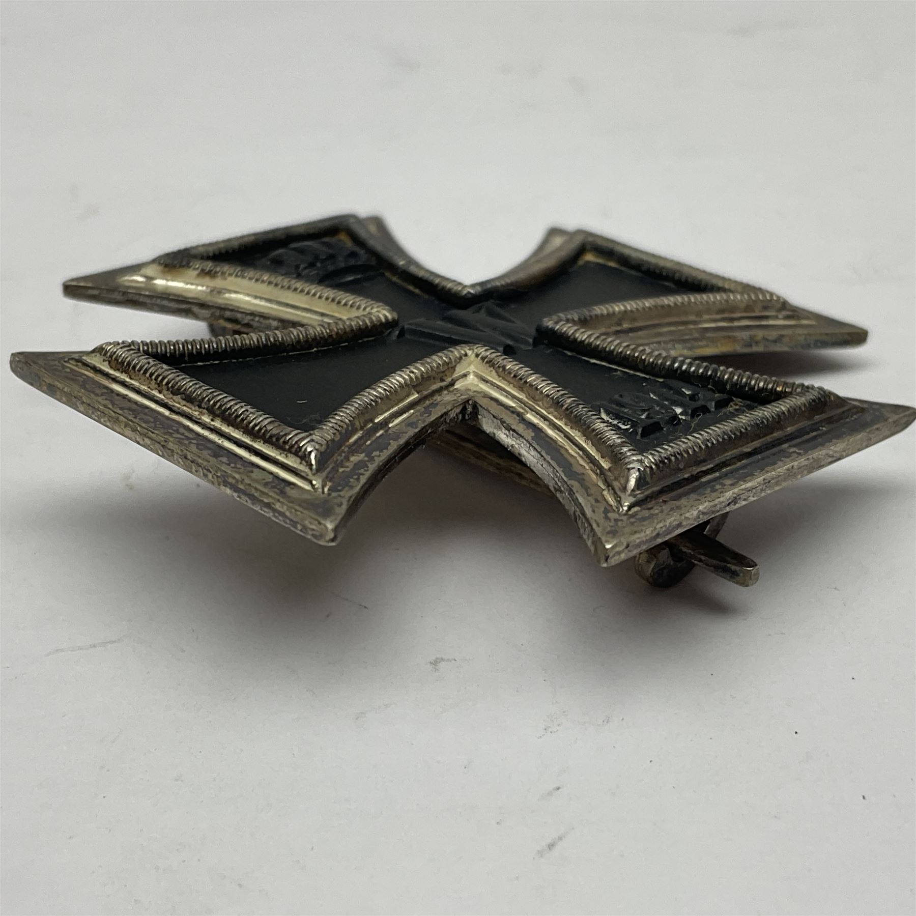 WWI style unmarked Imperial German Iron Cross 1st Class with pin back