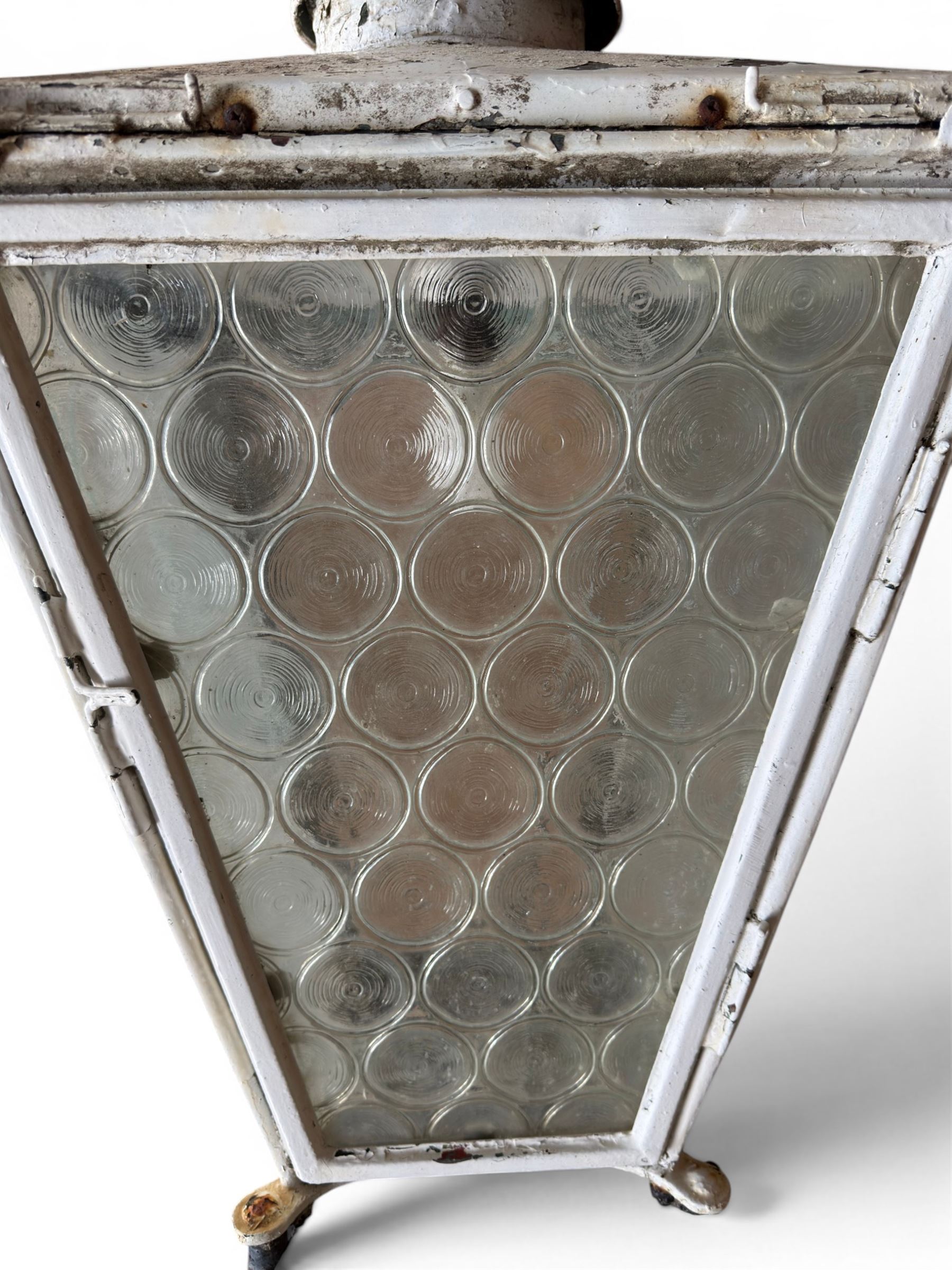 Foster & Pullen (Bradford est. 1896) - Good pair of late 19th century copper coach house or street lamps, painted in rustic white finish, with iron corner brackets, one with clear glass, the other with ring mottled glass, both converted to electricity, height with bracket 150cm