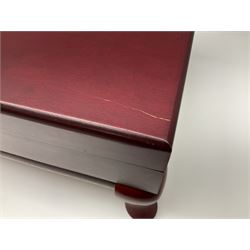 Viners Emassy canteen of Sheffield silver plated cutlery, 58 pieces, comprising eight table knives, dessert knives, dessert spoons, teaspoons, table forks, dessert forks, soup spoons, and two table spoons, housed in case with hinged lift up lid raised on four feet, L45cm