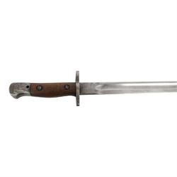Lee Enfield SMLE Rifle Bayonet, 1907 pattern, with leather scabbard, L57cm 