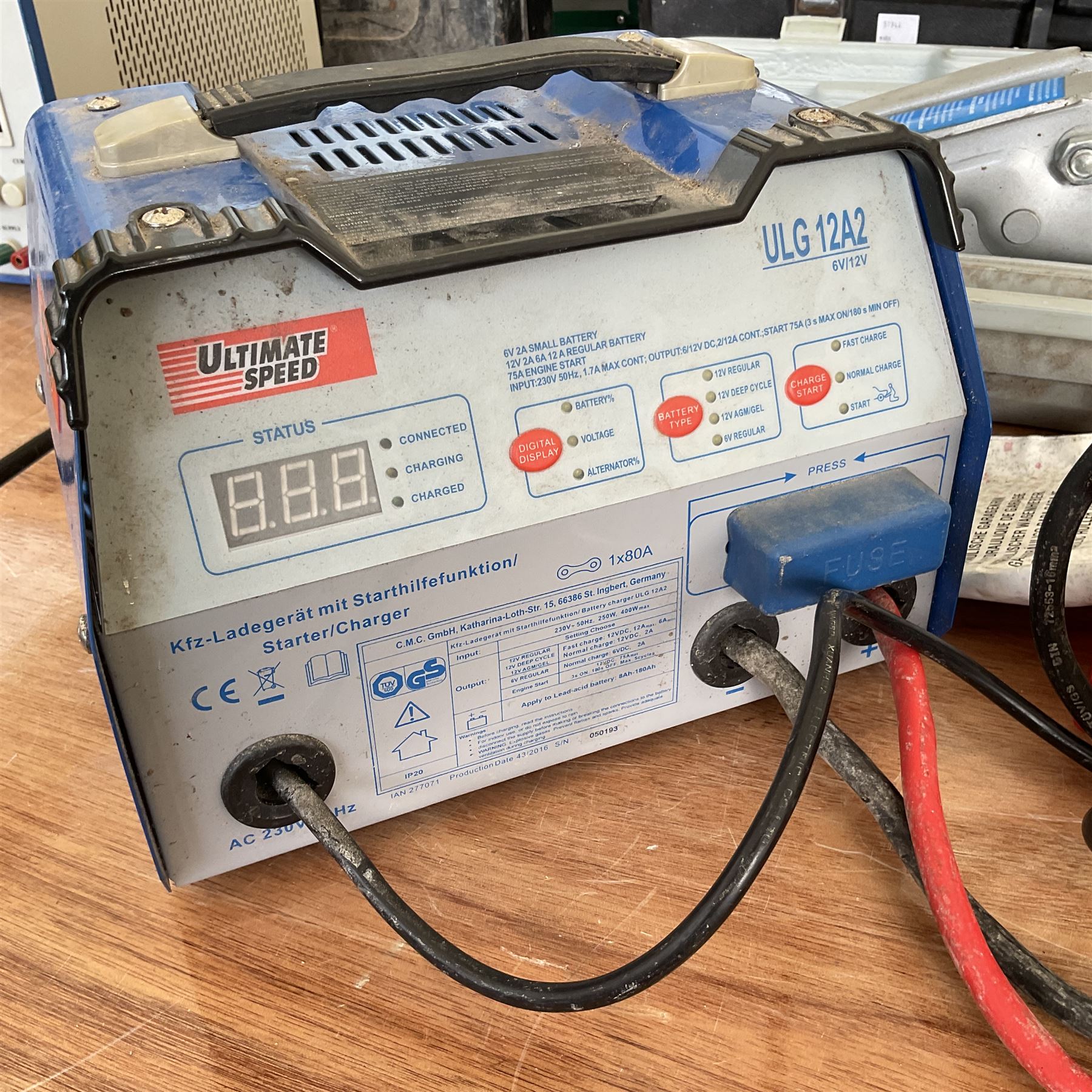 Ultimate Speed ULG 12A2 battery starter/charger and hydraulic roller jack - THIS LOT IS TO BE COLLECTED BY APPOINTMENT FROM DUGGLEBY STORAGE, GREAT HILL, EASTFIELD, SCARBOROUGH, YO11 3TX